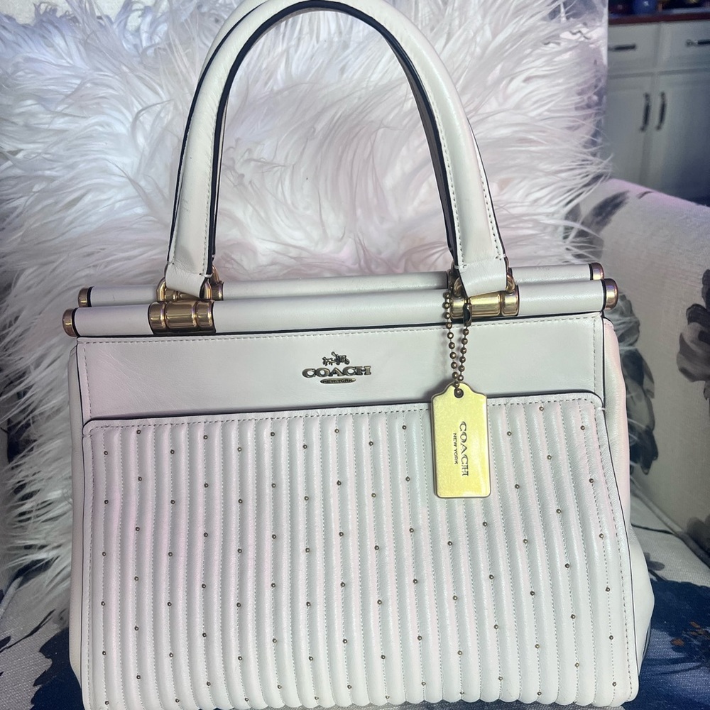 🎁COACH HAND BAG SATCHEL GOLD/BRASS COLORED HARDWARE.NEVER USED🌹TUFFED LEATHER💋